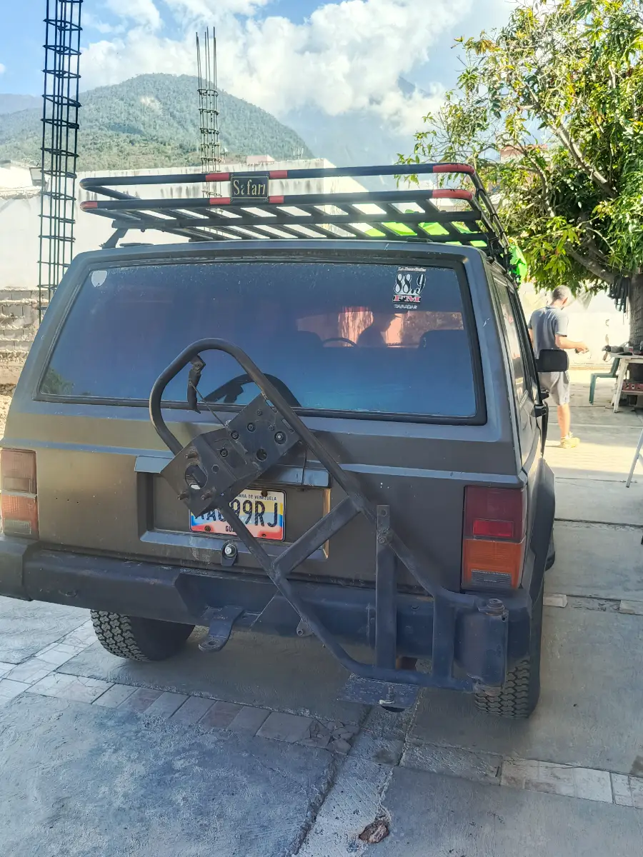 Vista 4 del vehículo: Jeep Cherokee