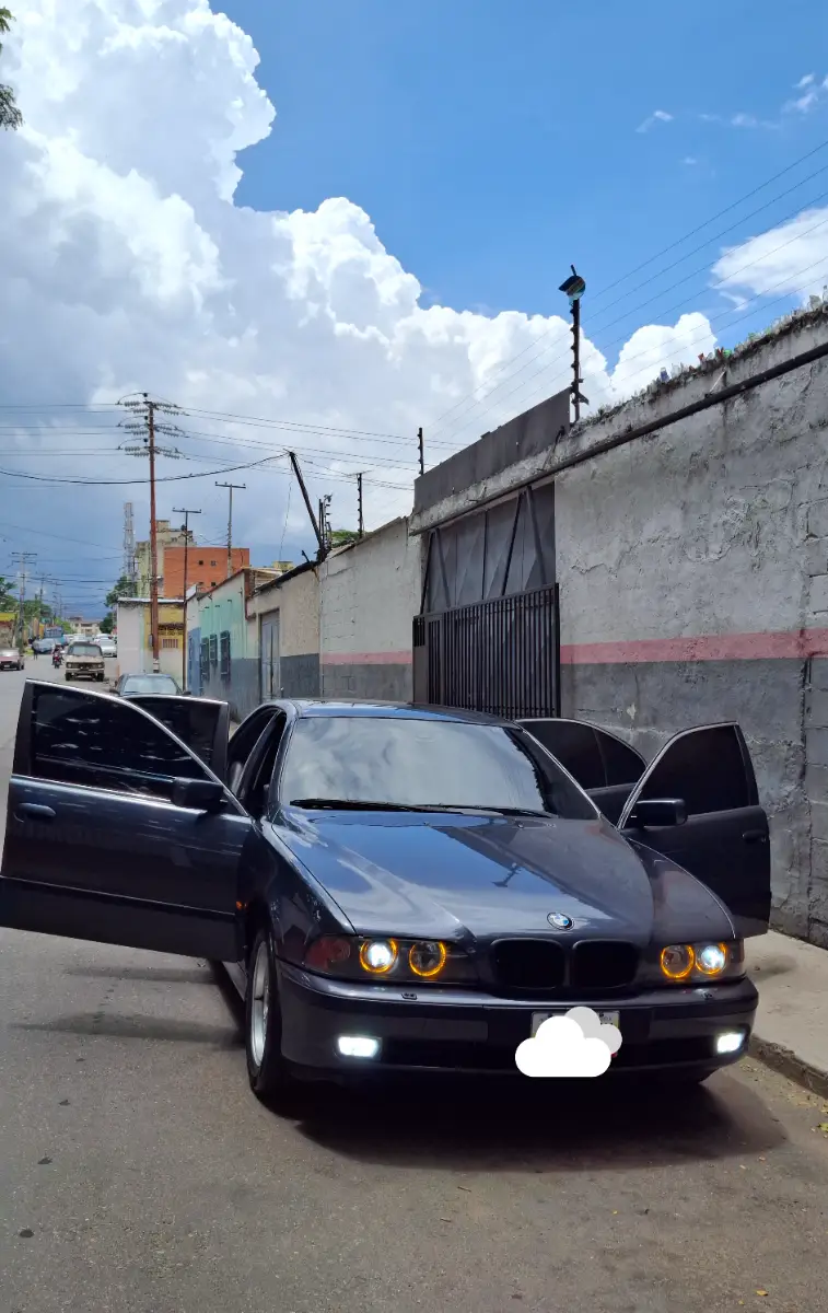 Vista 4 del vehículo: BMW 540i