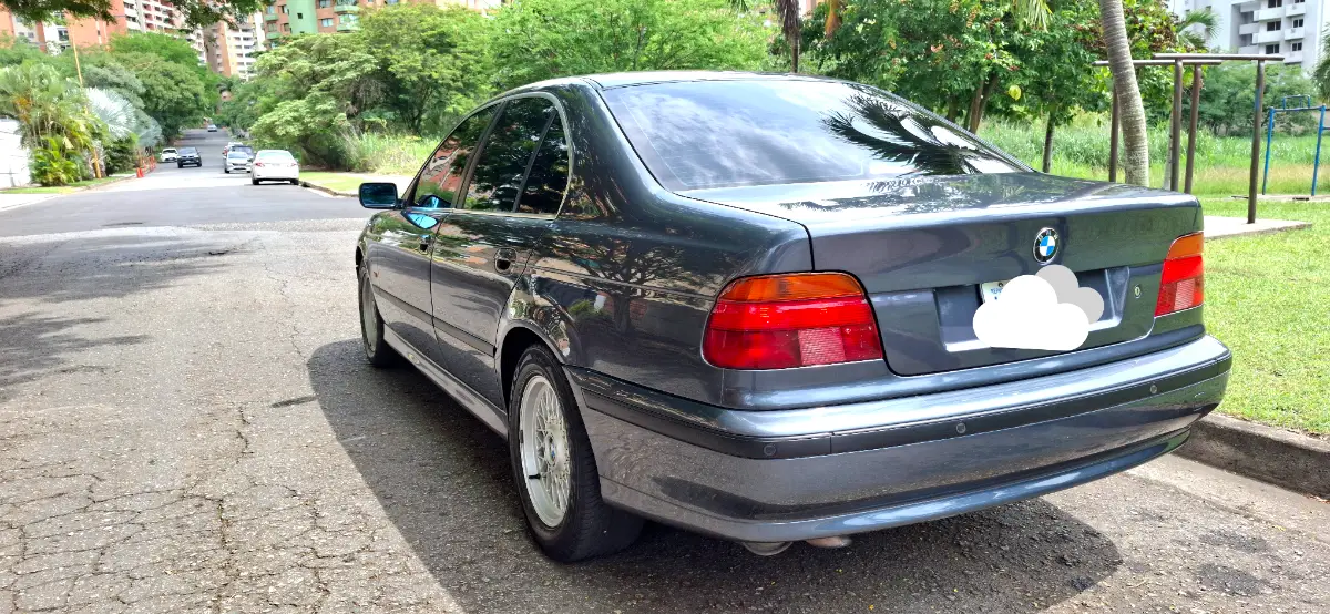 Vista 8 del vehículo: BMW 540i