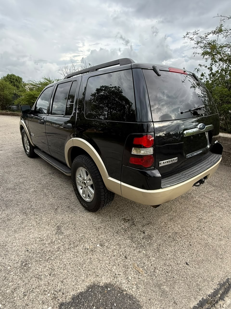Vista 3 del vehículo: Ford Explorer