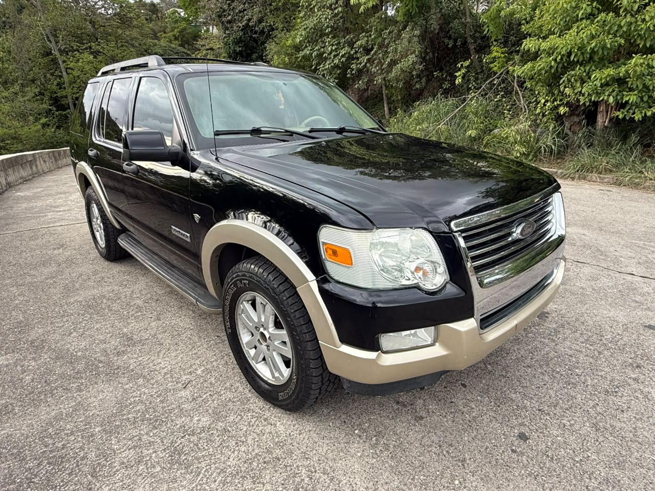 Ford Explorer - Foto 1