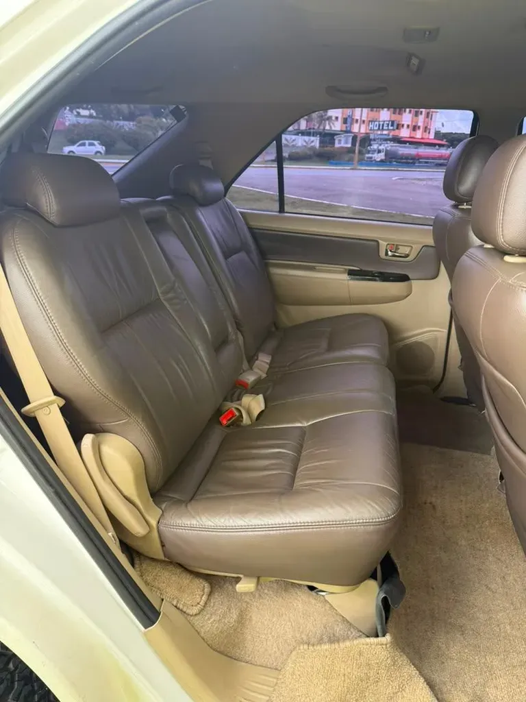 Vista 11 del vehículo: Toyota Fortuner 4x4