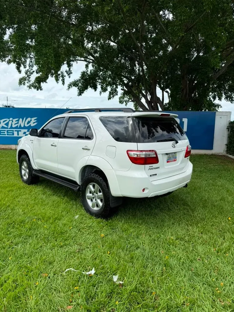 Vista 3 del vehículo: Toyota Fortuner 4x4