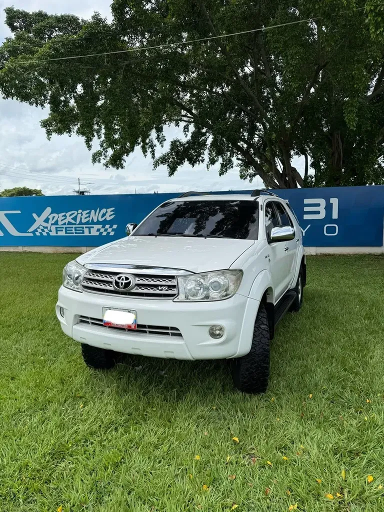 Vista 5 del vehículo: Toyota Fortuner 4x4