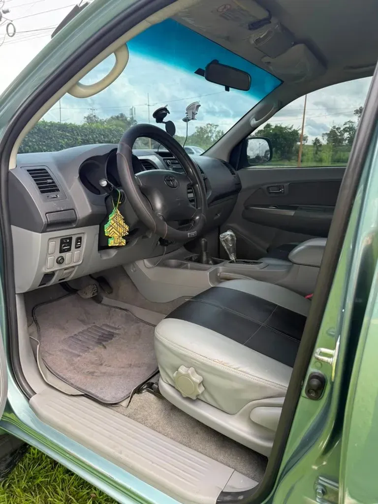 Vista 7 del vehículo: Toyota Hilux Kavak 4x4