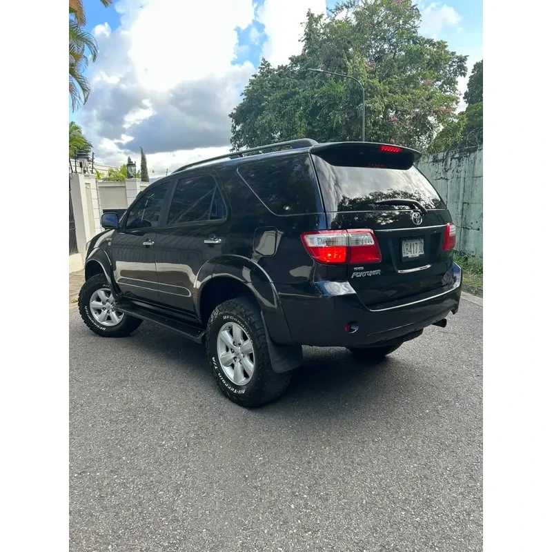 Vista 3 del vehículo: Toyota Fortuner 4x4 Sin Detalle Alguno Perfecto Estado