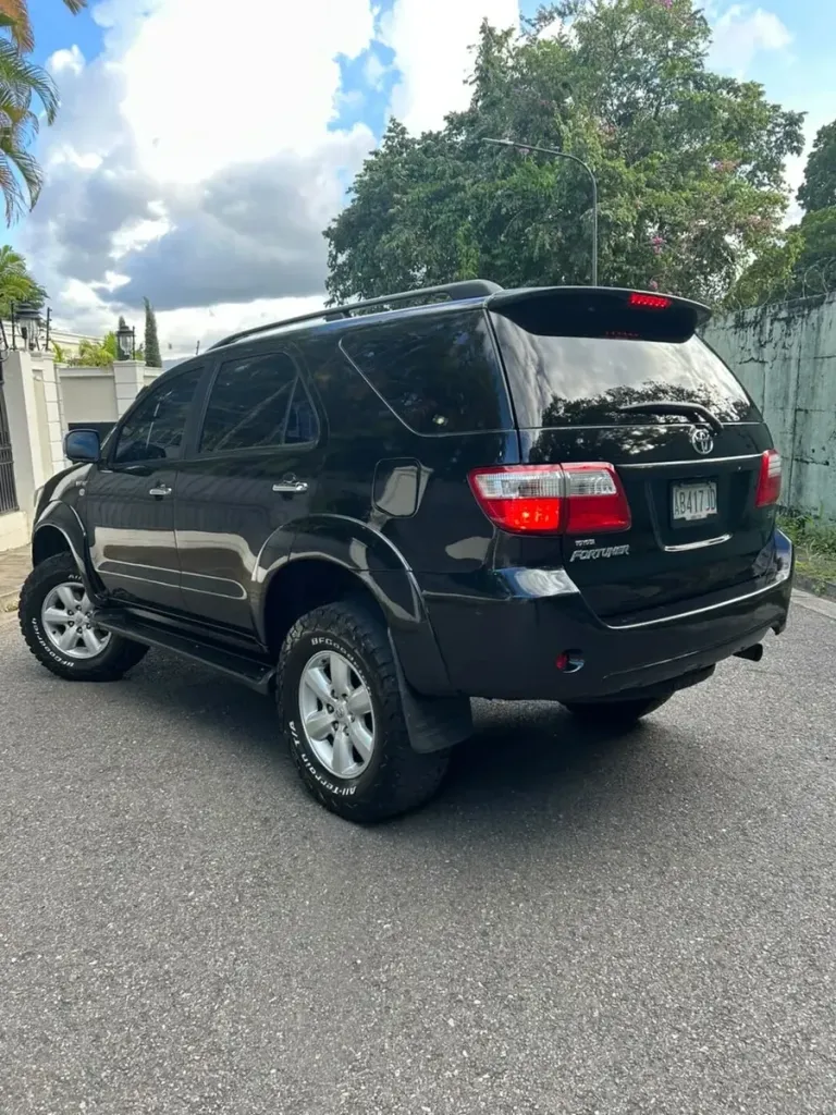 Vista 2 del vehículo: Toyota Fortuner 4x4 Sin Detalle Alguno Perfecto Estado
