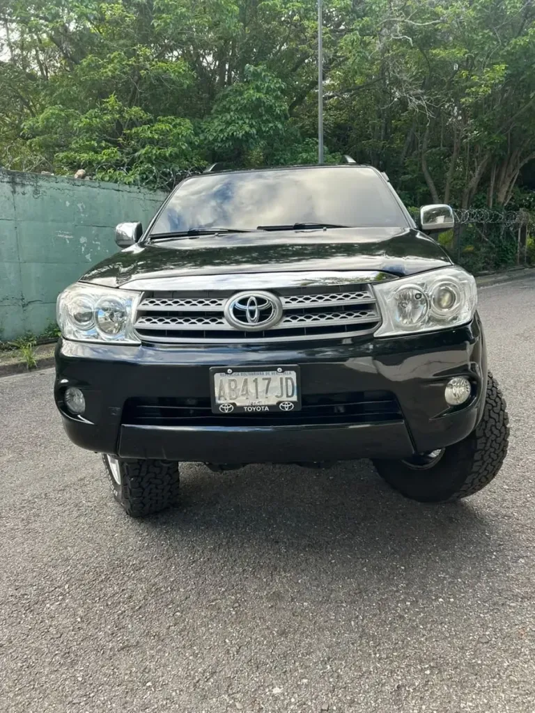 Vista 21 del vehículo: Toyota Fortuner 4x4 Sin Detalle Alguno Perfecto Estado