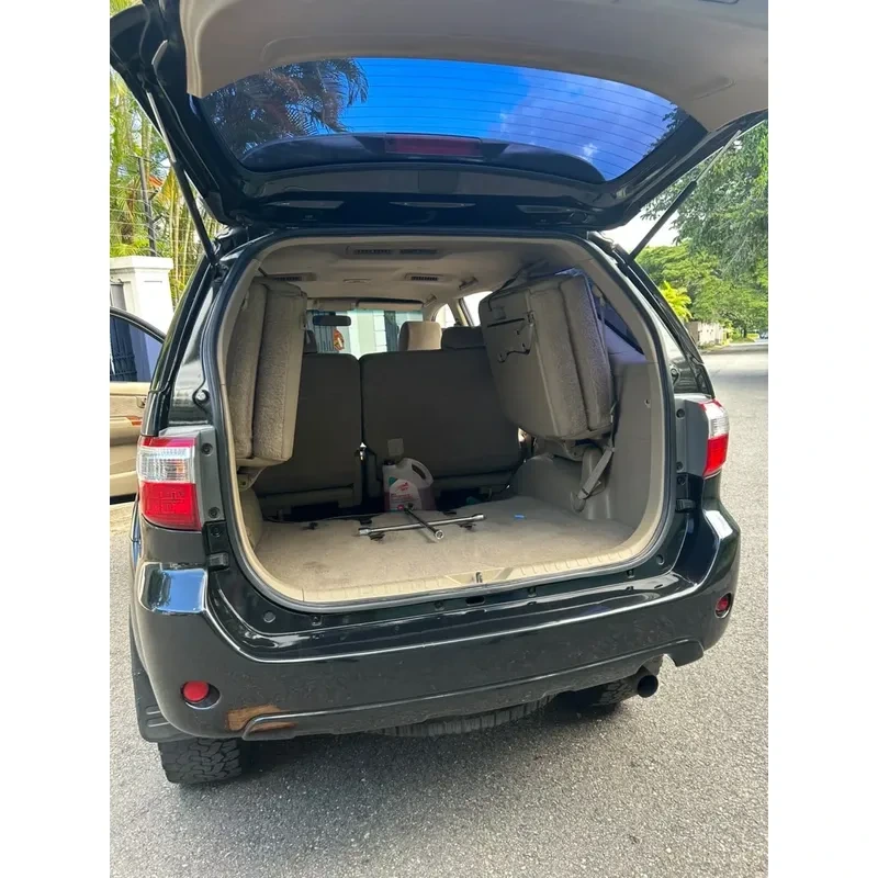 Vista 4 del vehículo: Toyota Fortuner 4x4 Sin Detalle Alguno Perfecto Estado