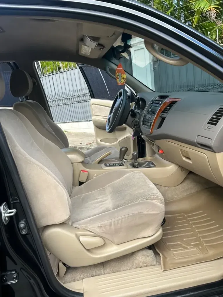 Vista 28 del vehículo: Toyota Fortuner 4x4 Sin Detalle Alguno Perfecto Estado