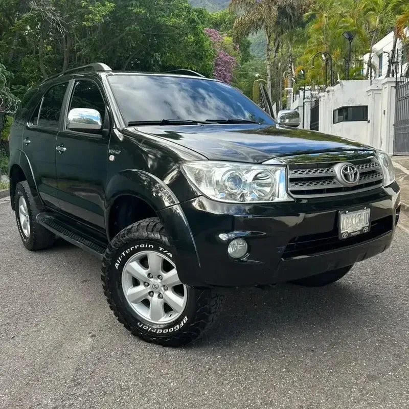 Vista 34 del vehículo: Toyota Fortuner 4x4 Sin Detalle Alguno Perfecto Estado