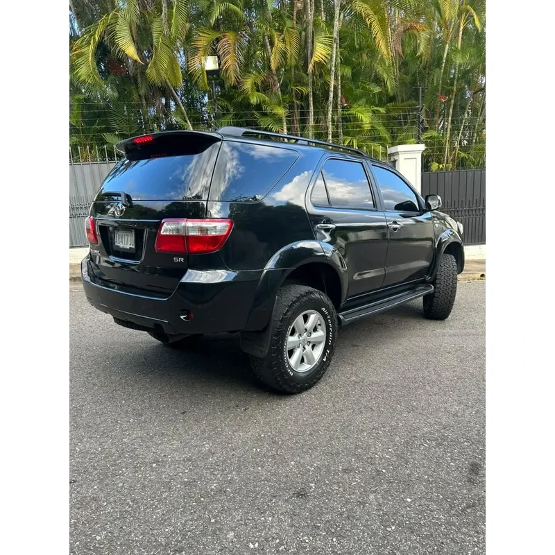 Vista 40 del vehículo: Toyota Fortuner 4x4 Sin Detalle Alguno Perfecto Estado