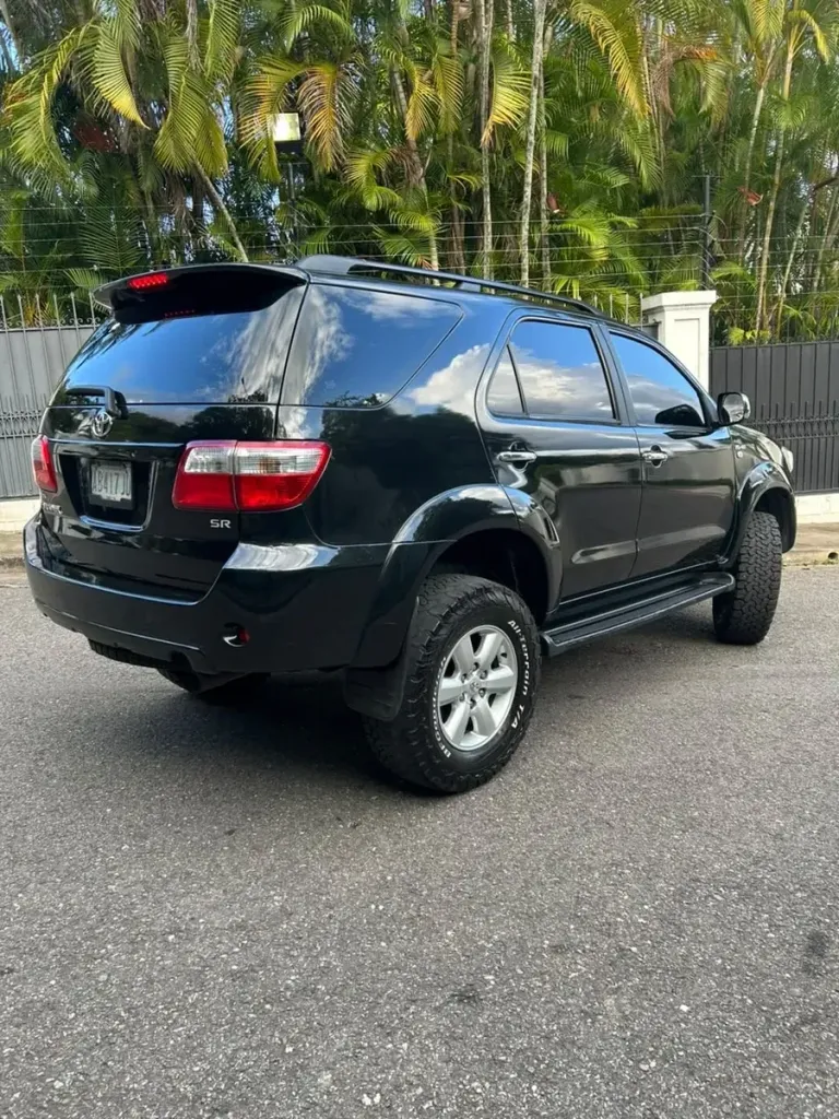Vista 41 del vehículo: Toyota Fortuner 4x4 Sin Detalle Alguno Perfecto Estado