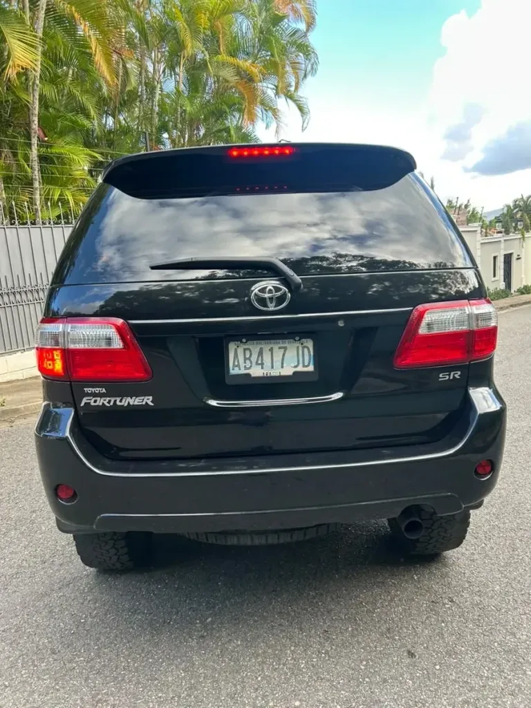 Vista 43 del vehículo: Toyota Fortuner 4x4 Sin Detalle Alguno Perfecto Estado