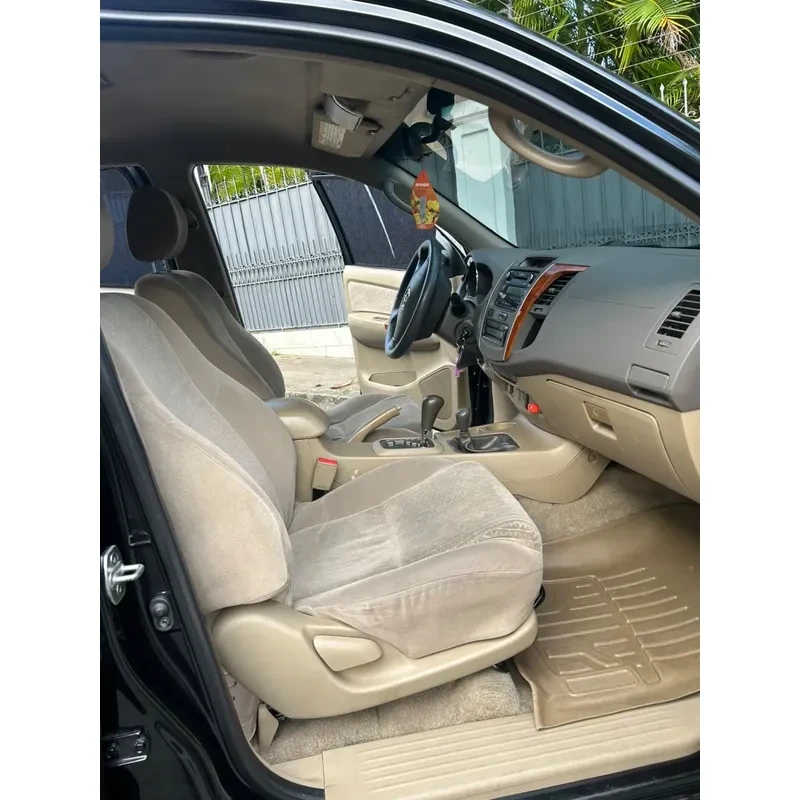 Vista 8 del vehículo: Toyota Fortuner 4x4 Sin Detalle Alguno Perfecto Estado