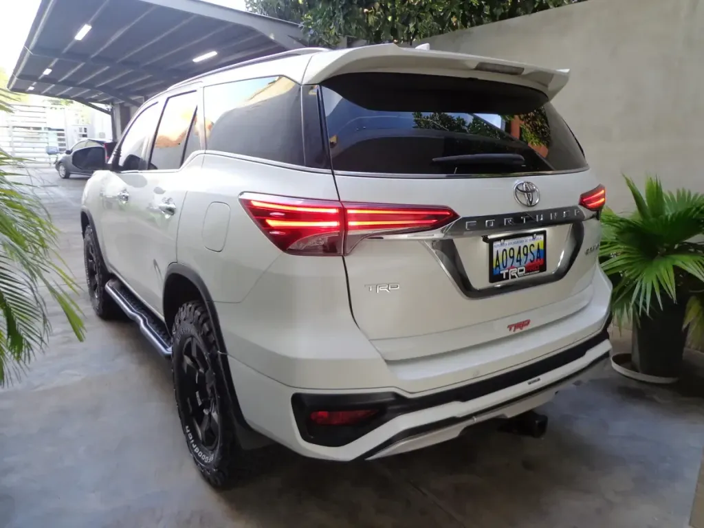 Vista 13 del vehículo: Toyota Fortuner Trd Sr5 Dubai