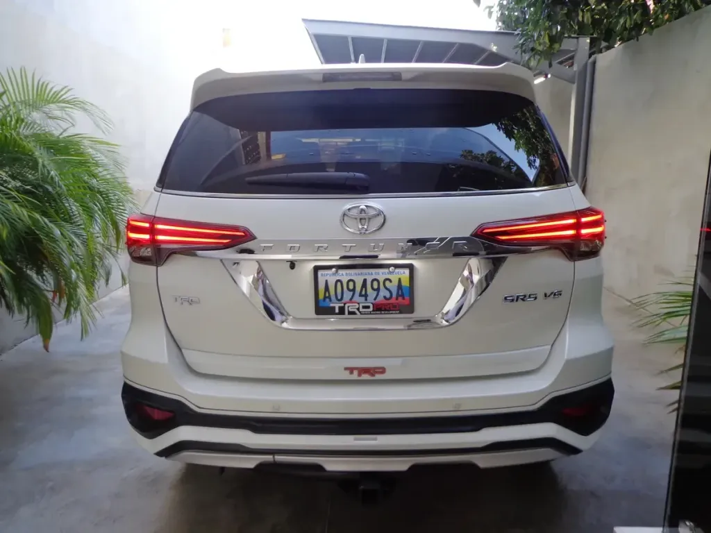 Vista 14 del vehículo: Toyota Fortuner Trd Sr5 Dubai