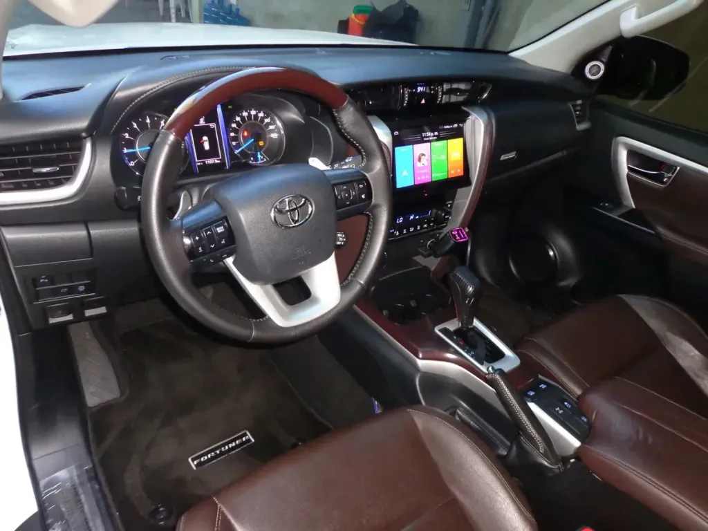 Vista 4 del vehículo: Toyota Fortuner Trd Sr5 Dubai