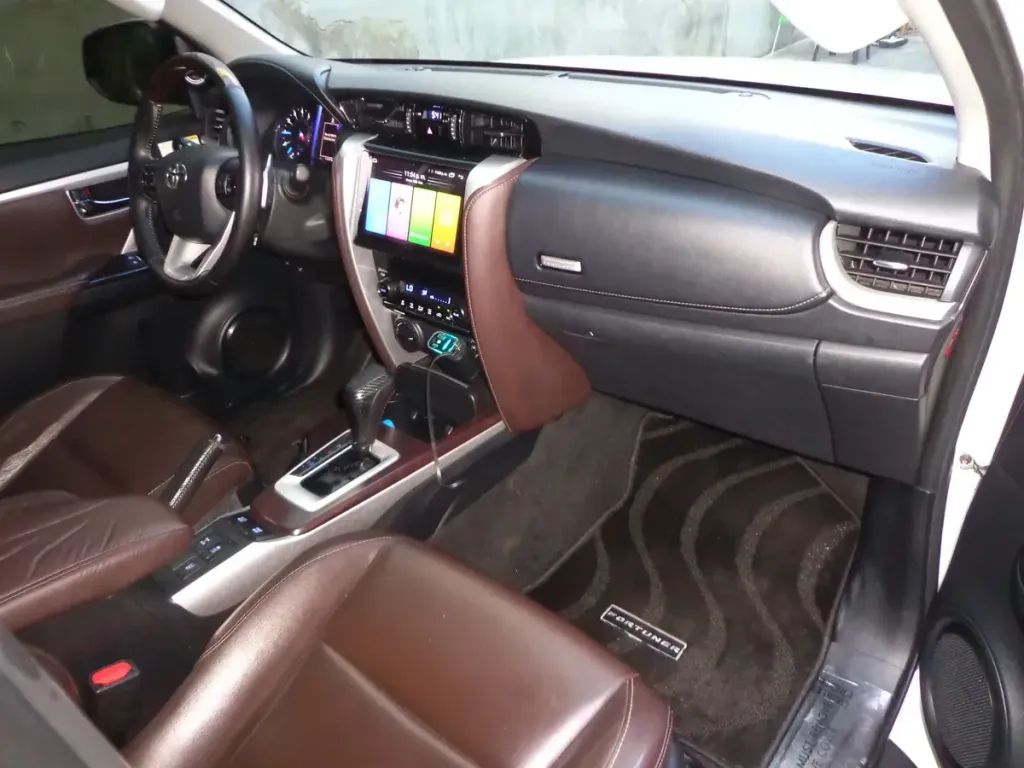 Vista 9 del vehículo: Toyota Fortuner Trd Sr5 Dubai