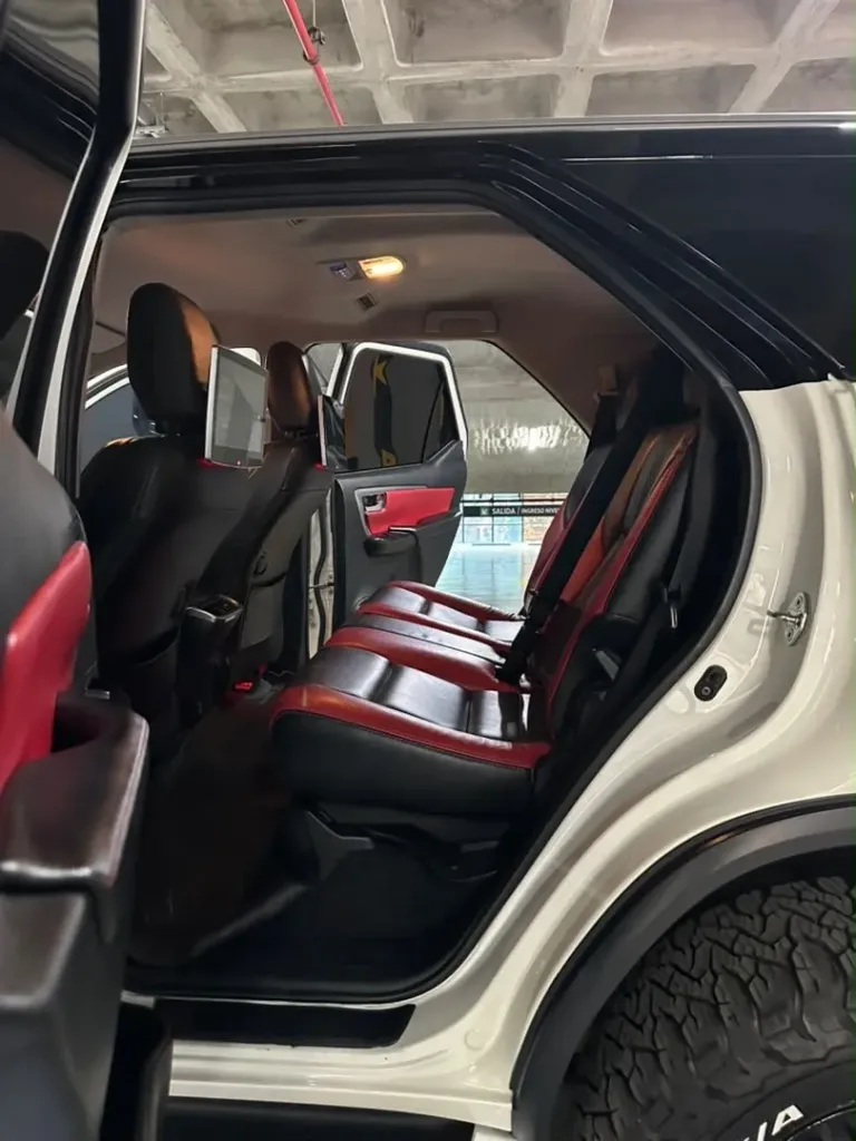 Vista 3 del vehículo: Toyota Fortuner Legender