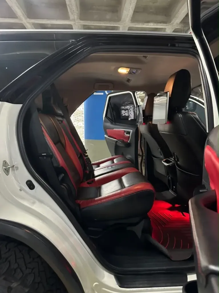 Vista 4 del vehículo: Toyota Fortuner Legender