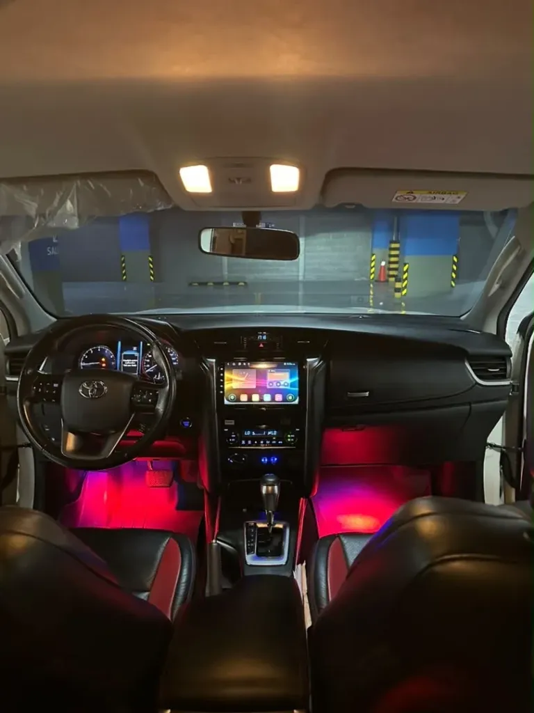Vista 7 del vehículo: Toyota Fortuner Legender
