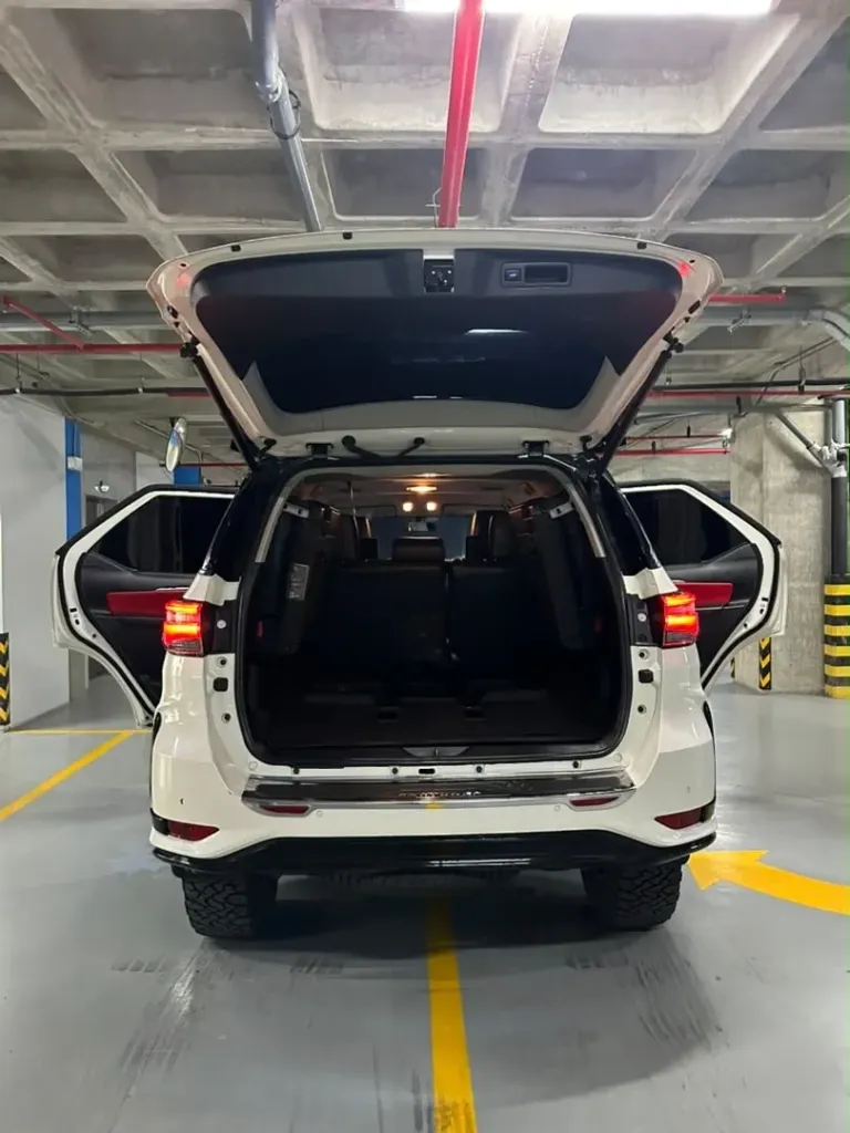 Vista 9 del vehículo: Toyota Fortuner Legender
