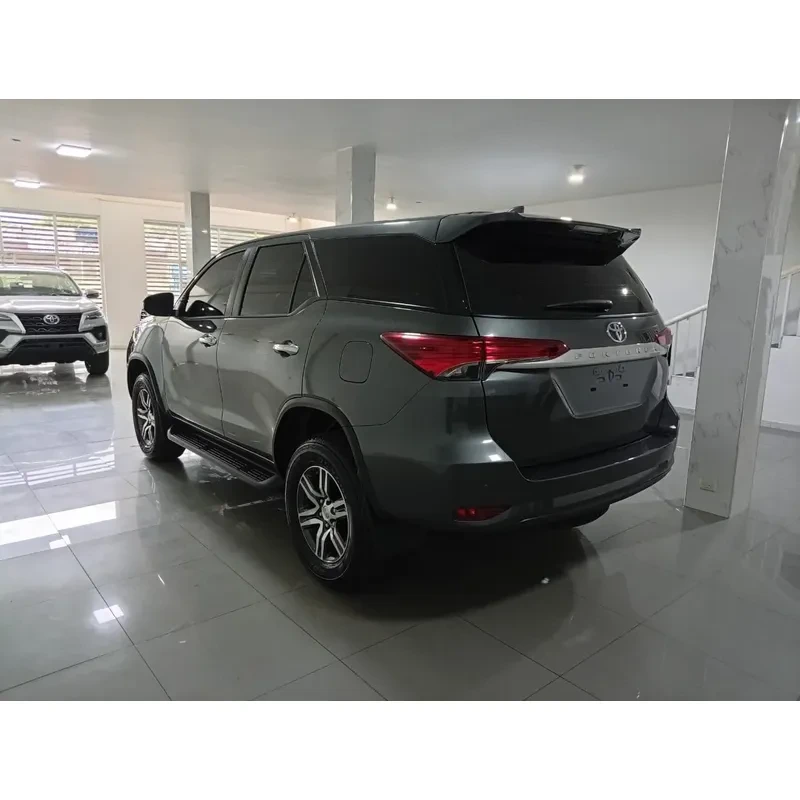 Vista 11 del vehículo: Toyota Fortuner Dubai 2.7l 4x4 Maracaibo
