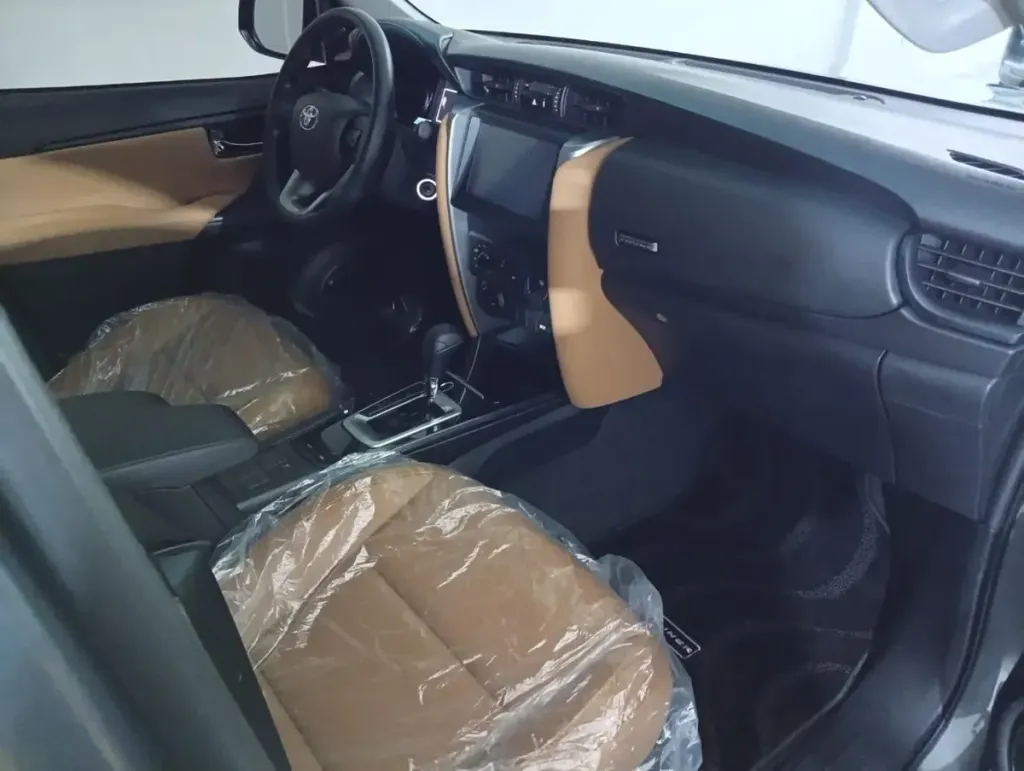Vista 5 del vehículo: Toyota Fortuner Dubai 2.7l 4x4 Maracaibo