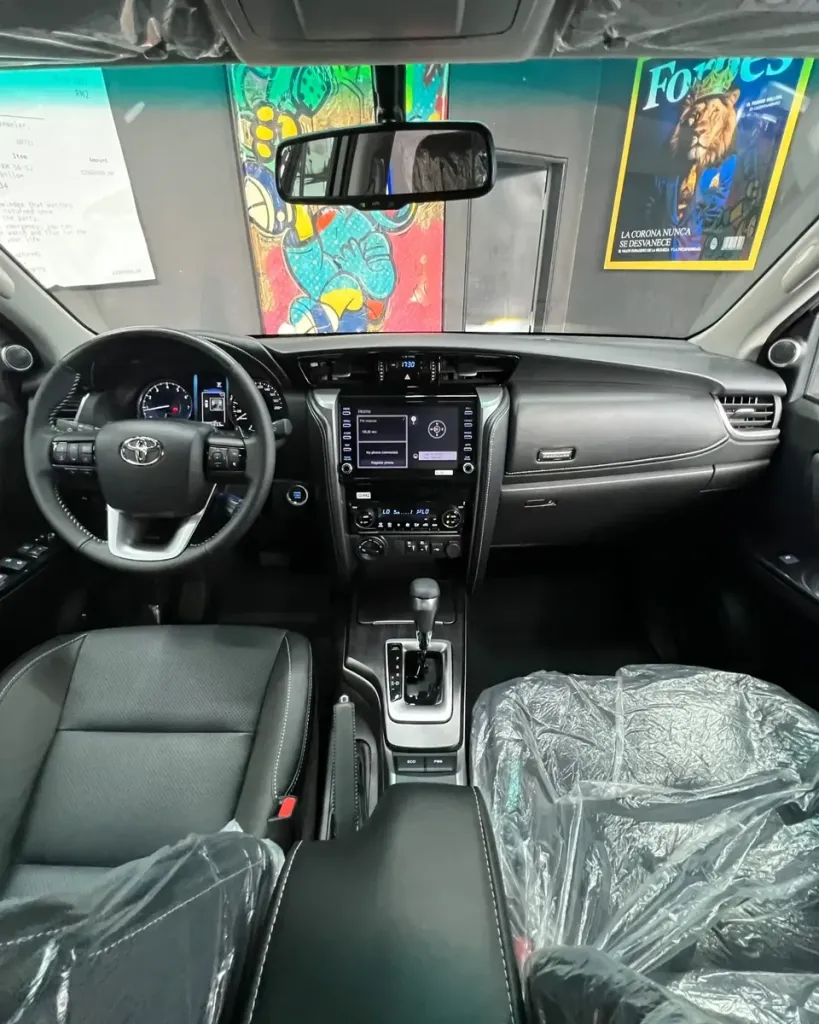 Vista 3 del vehículo: Toyota Fortuner Vx-r