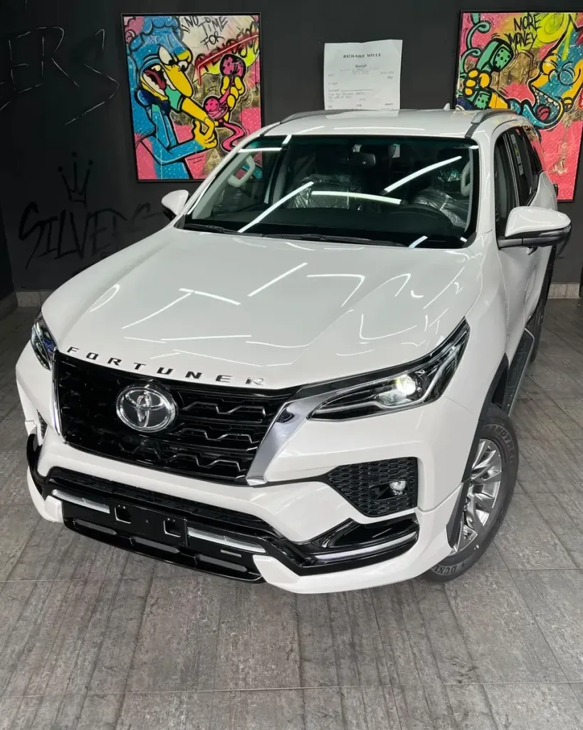 Vista 16 del vehículo: Toyota Fortuner Vx-r