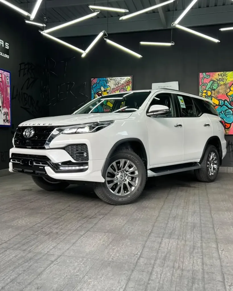 Vista 18 del vehículo: Toyota Fortuner Vx-r