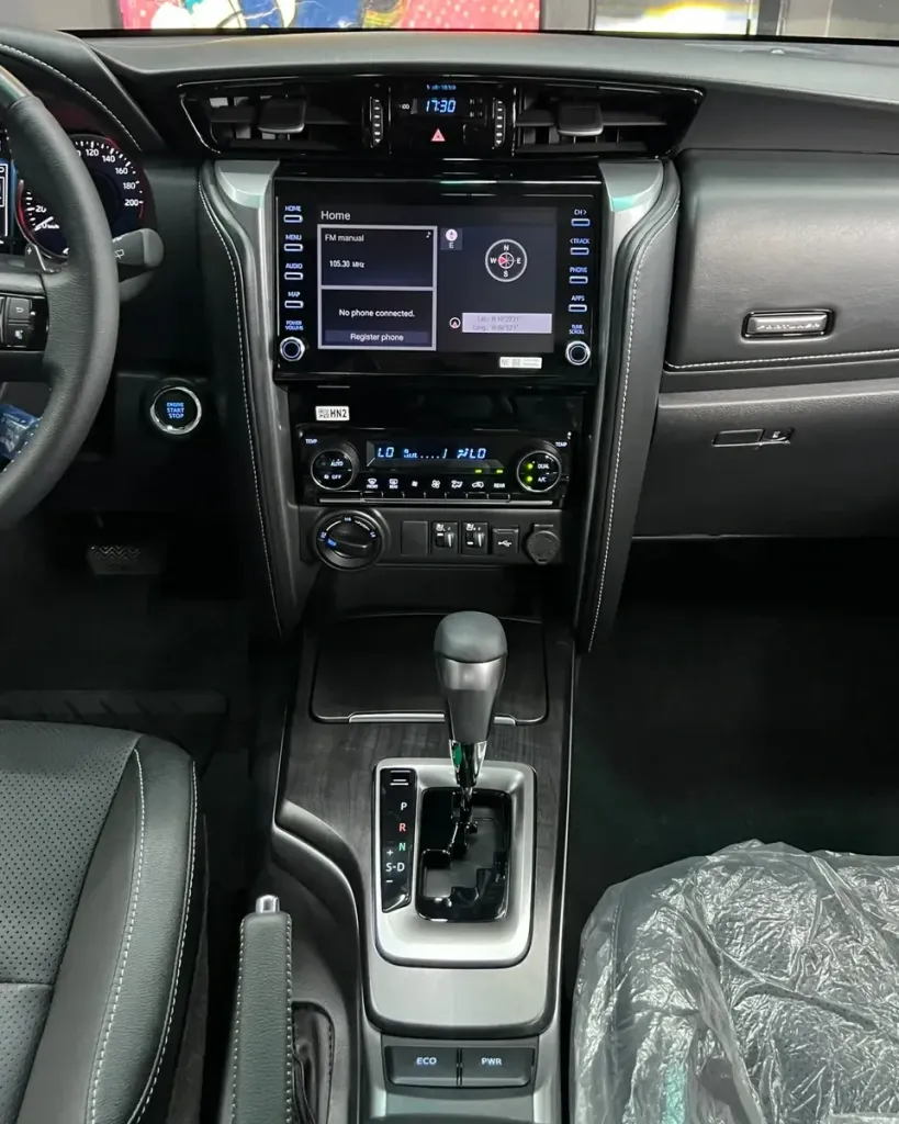 Vista 22 del vehículo: Toyota Fortuner Vx-r