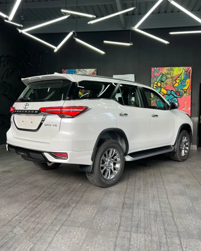 Vista 31 del vehículo: Toyota Fortuner Vx-r