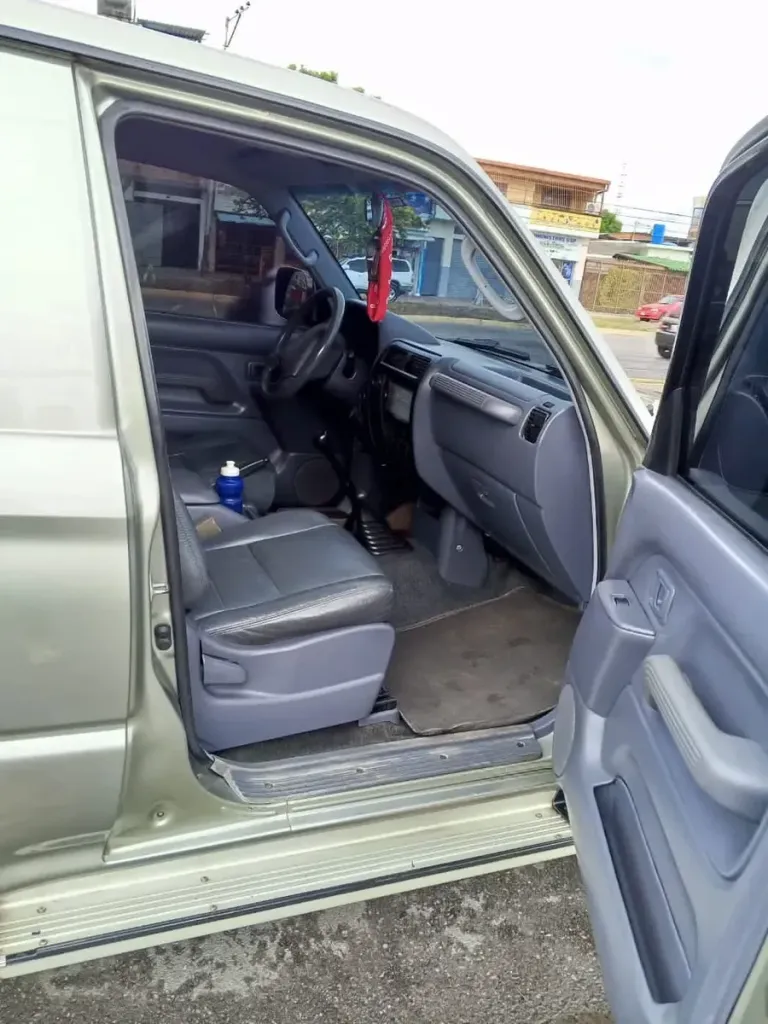 Vista 6 del vehículo: Toyota Merú Sincrónico