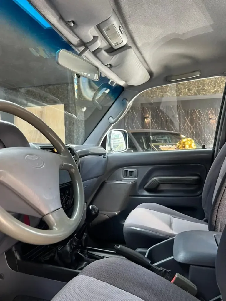 Vista 2 del vehículo: Toyota Merú Versión 2.7