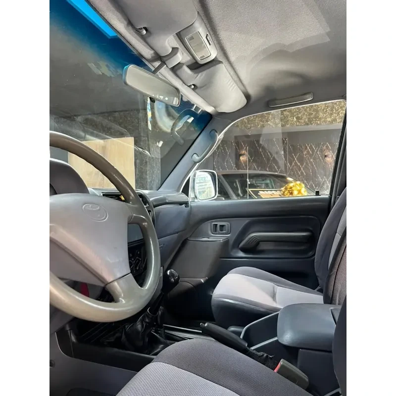 Vista 24 del vehículo: Toyota Merú Versión 2.7