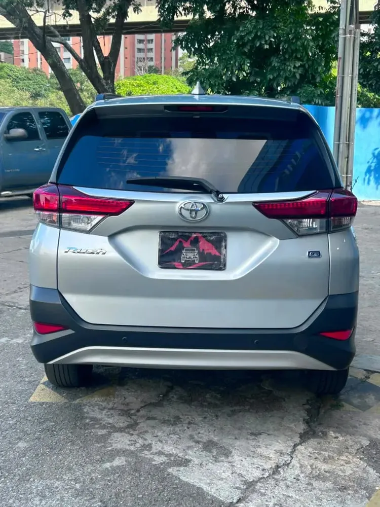 Vista 6 del vehículo: Toyota Rush