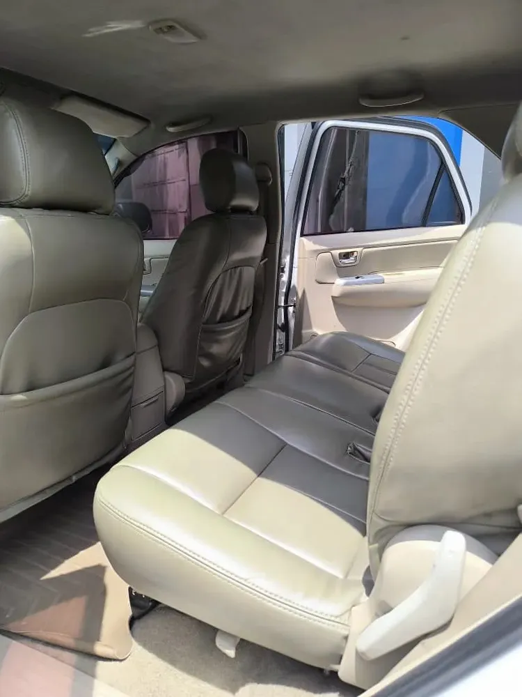 Vista 7 del vehículo: Toyota Fortuner
