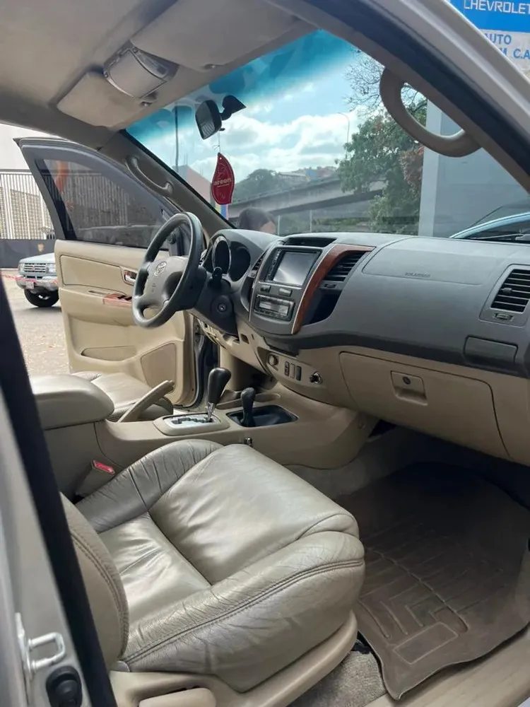 Vista 6 del vehículo: Toyota Fortuner