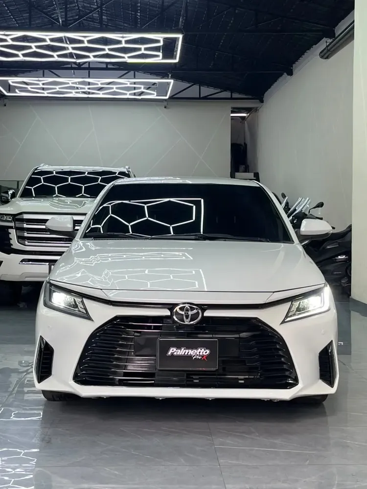 Vista 3 del vehículo: Toyota Yaris