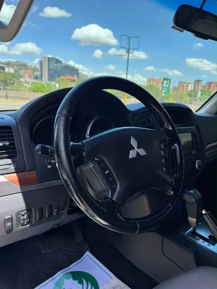 Vista 15 del vehículo: Mitsubishi Montero