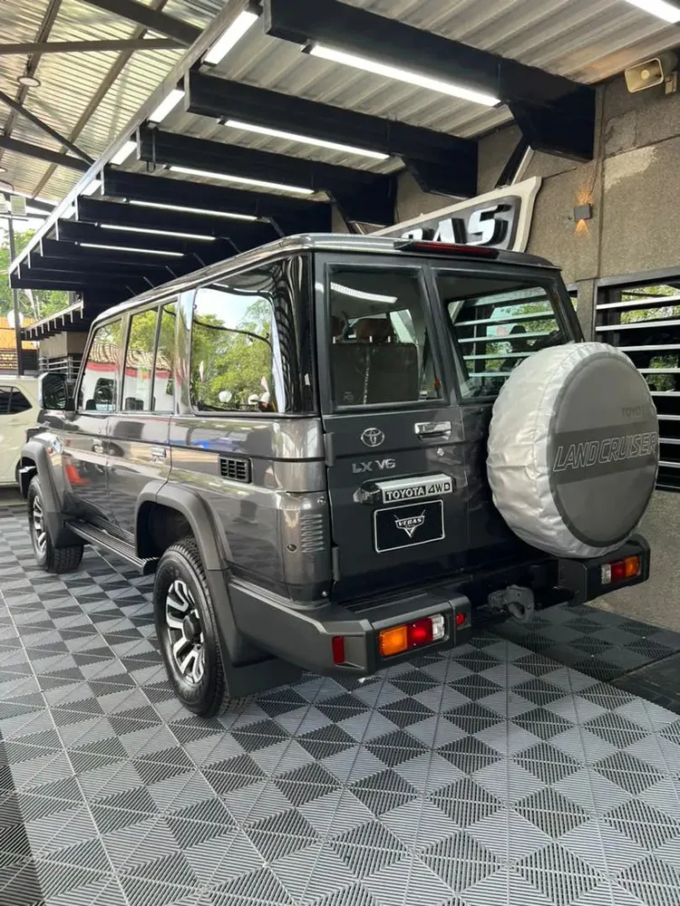 Vista 3 del vehículo: Toyota Land Cruiser