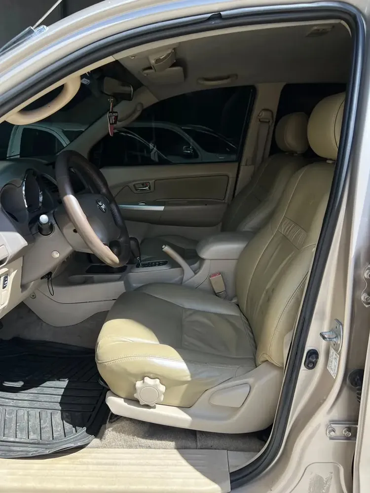 Vista 5 del vehículo: Toyota Fortuner