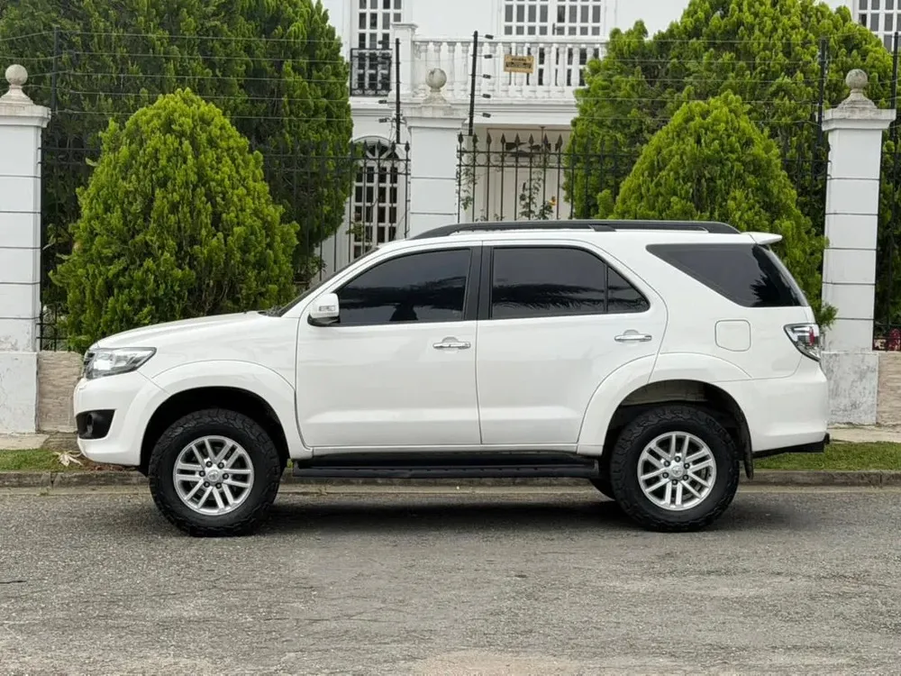 Vista 3 del vehículo: Toyota Fortuner