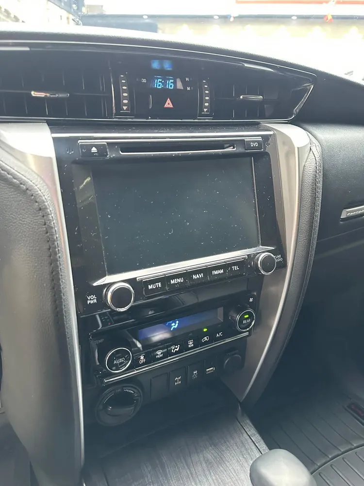Vista 6 del vehículo: Toyota Fortuner