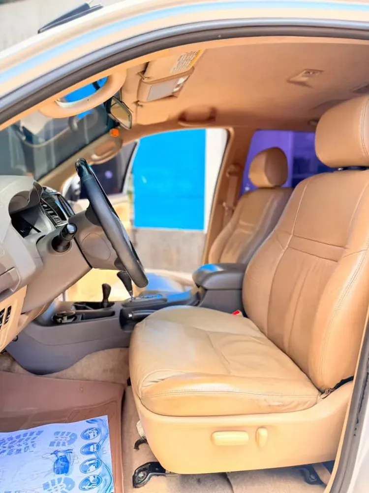 Vista 7 del vehículo: Toyota Fortuner