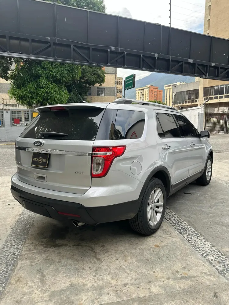 Vista 5 del vehículo: Ford Explorer