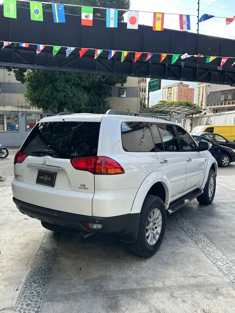 Vista 9 del vehículo: Mitsubishi Montero