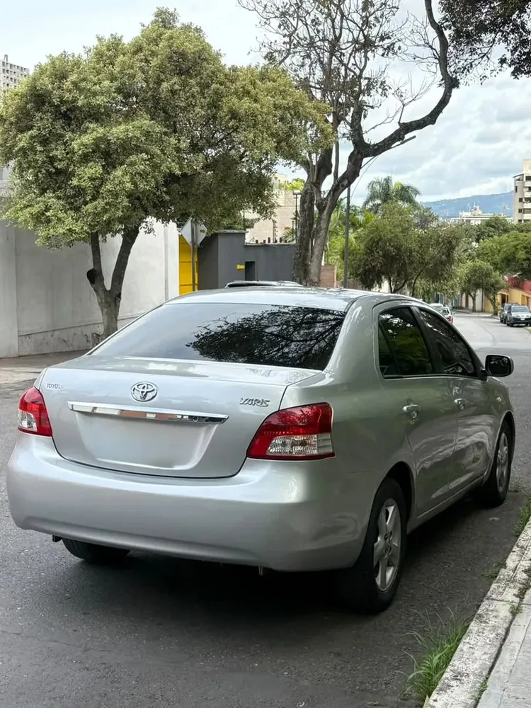 Vista 9 del vehículo: Toyota Yaris